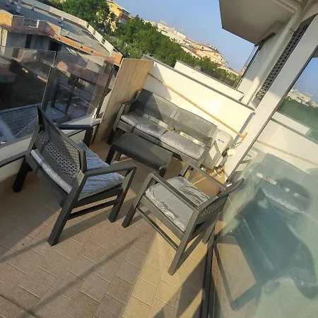 Recanati Chic -la Maison De La Madame جيارديني ناكسوس